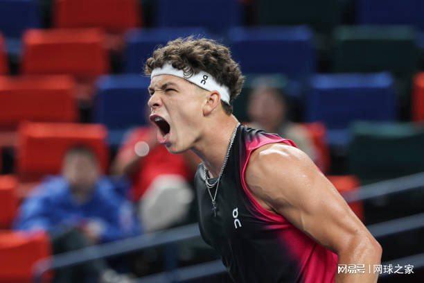 现出了惊人 现出了惊人